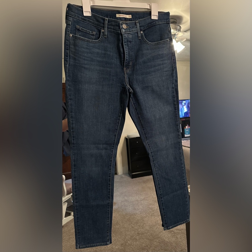 Levi’s 312 Shaping Slim Jean
